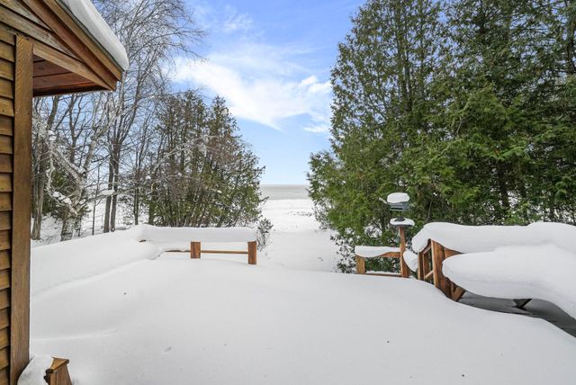 1275 S Nanagosa Trail, Suttons Bay, MI 49682