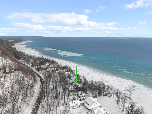 1275 S Nanagosa Trail, Suttons Bay, MI 49682