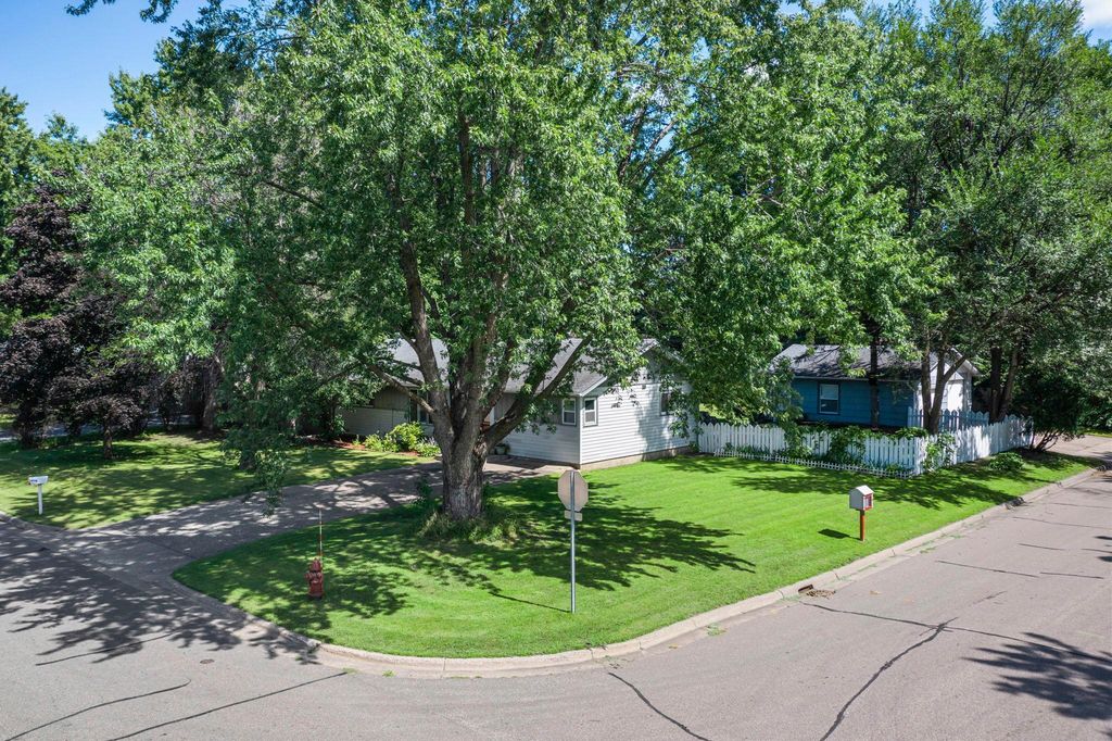 6500 Hampshire Avenue N, Brooklyn Park, MN 55428