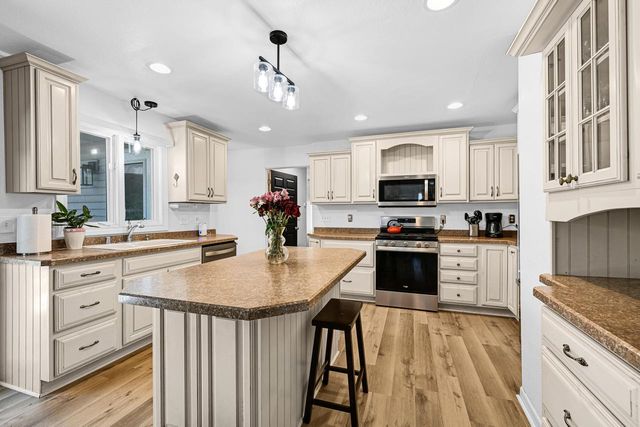 14390 W Wilbur DRIVE, New Berlin, WI 53151