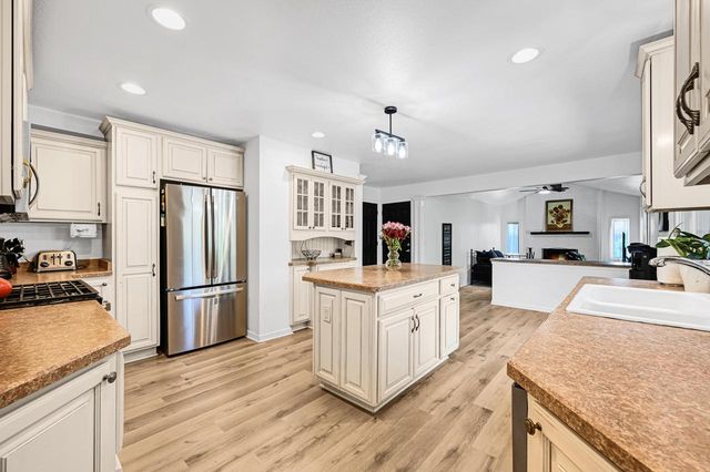 14390 W Wilbur DRIVE, New Berlin, WI 53151
