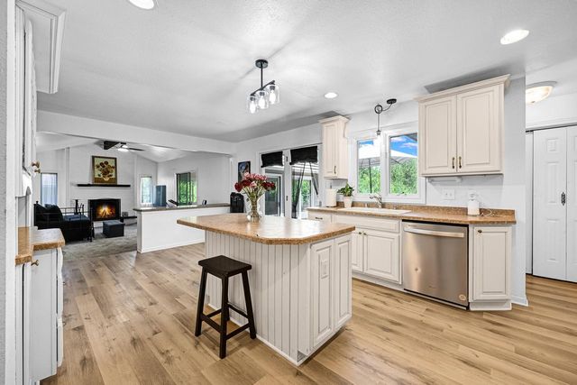 14390 W Wilbur DRIVE, New Berlin, WI 53151