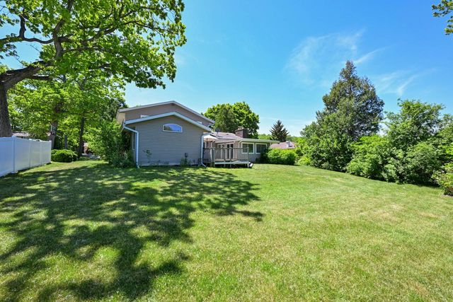 14390 W Wilbur DRIVE, New Berlin, WI 53151
