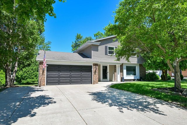14390 W Wilbur DRIVE, New Berlin, WI 53151