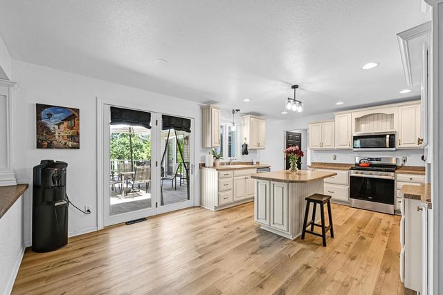 14390 W Wilbur DRIVE, New Berlin, WI 53151