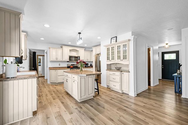 14390 W Wilbur DRIVE, New Berlin, WI 53151