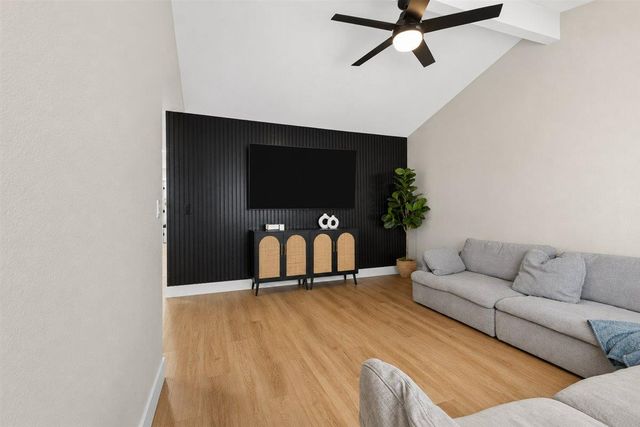 7880 White Tail Way, Sacramento, CA 95823