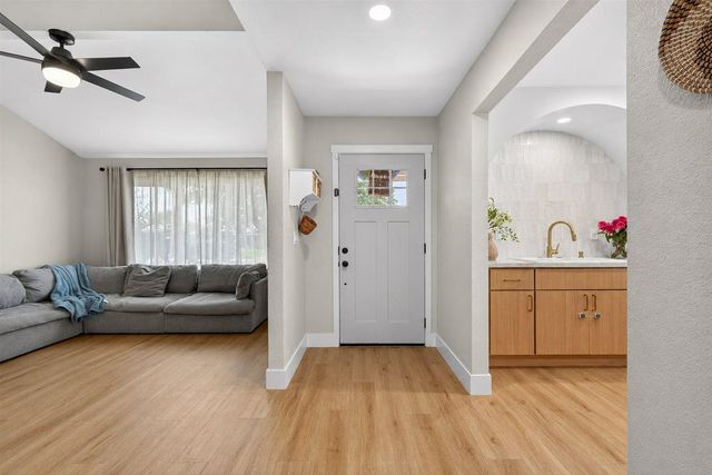 7880 White Tail Way, Sacramento, CA 95823