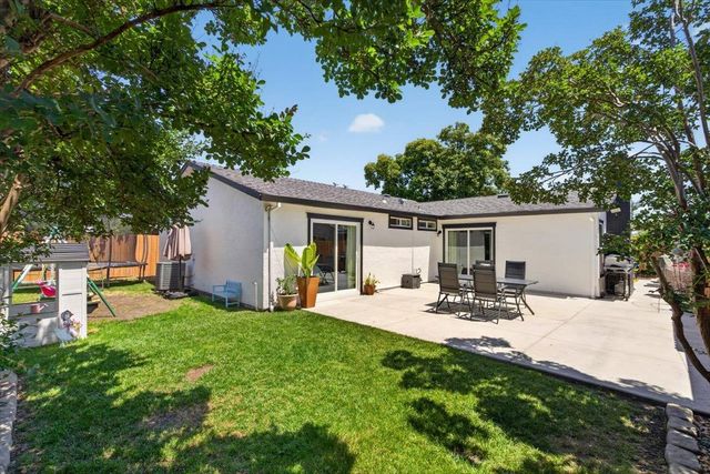 7880 White Tail Way, Sacramento, CA 95823