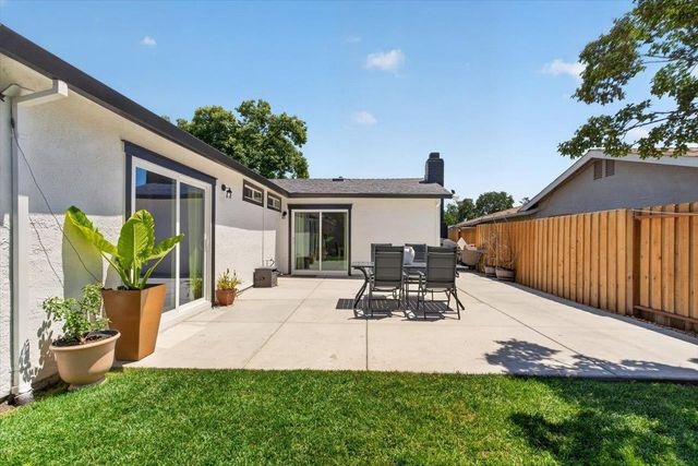 7880 White Tail Way, Sacramento, CA 95823