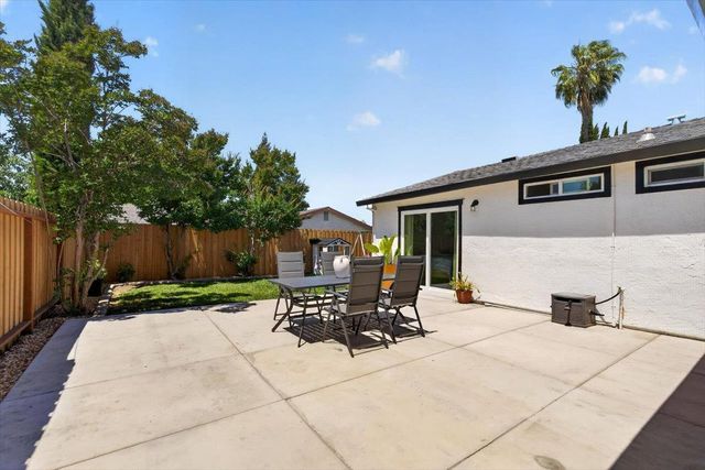 7880 White Tail Way, Sacramento, CA 95823