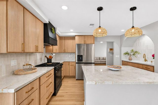 7880 White Tail Way, Sacramento, CA 95823