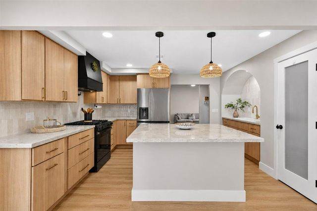 7880 White Tail Way, Sacramento, CA 95823