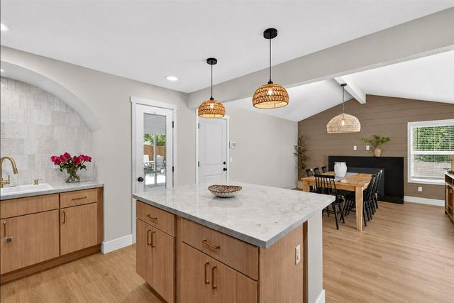7880 White Tail Way, Sacramento, CA 95823