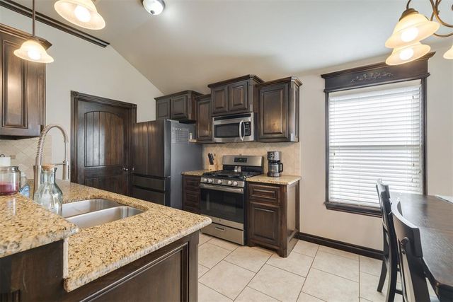 11728 SW 20th Street, Yukon, OK 73099