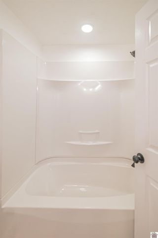 100 Clear Creek, Paducah, KY 42001