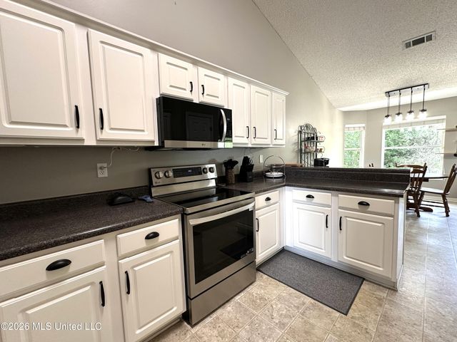 3031 Brookwood Drive, Ocean Springs, MS 39564