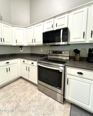 3031 Brookwood Drive, Ocean Springs, MS 39564