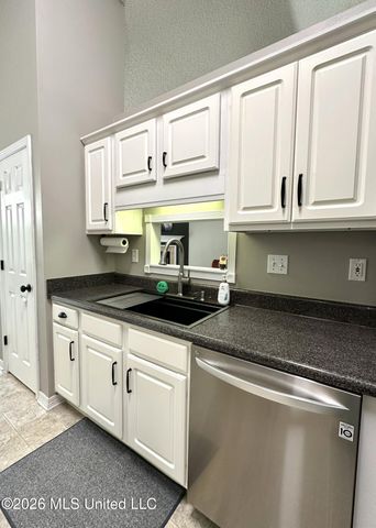 3031 Brookwood Drive, Ocean Springs, MS 39564