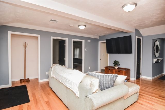 51 Richardson Ave, Dracut, MA 01826