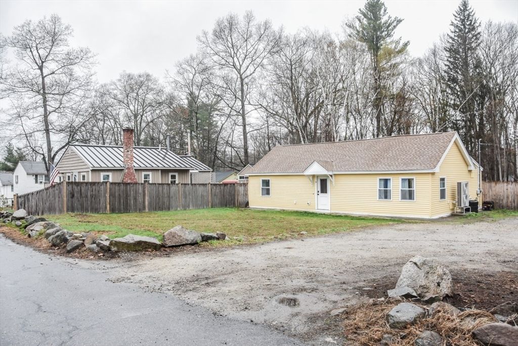 51 Richardson Ave, Dracut, MA 01826