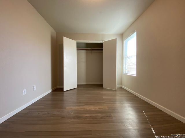 1627 N NAVIDAD ST, San Antonio, TX 78201