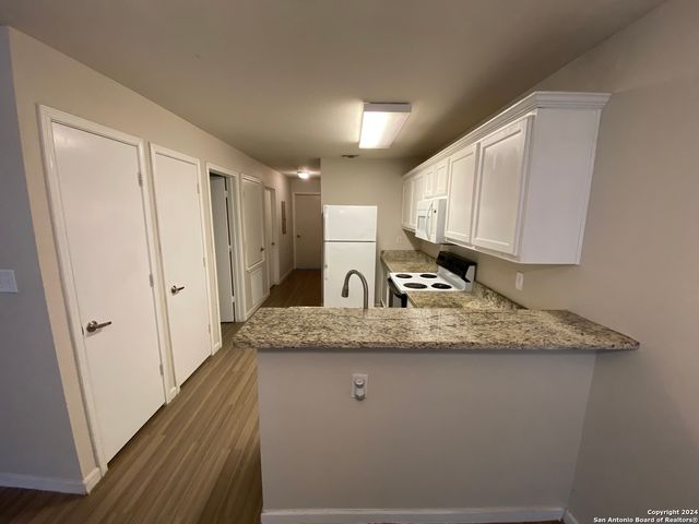 1627 N NAVIDAD ST, San Antonio, TX 78201
