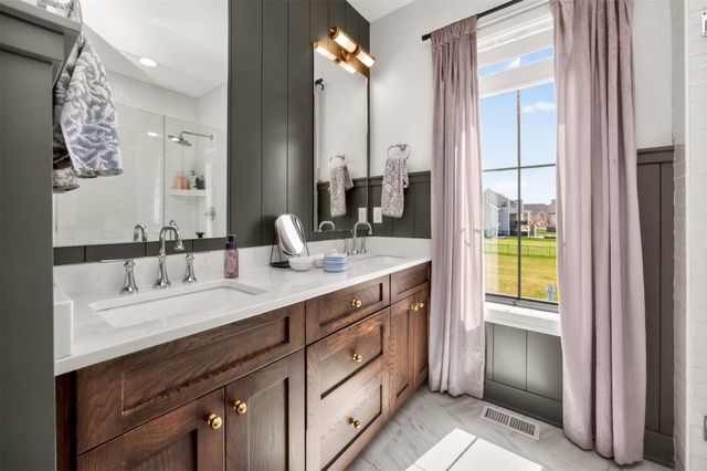 5822 NE Oak Drive, Ankeny, IA 50021