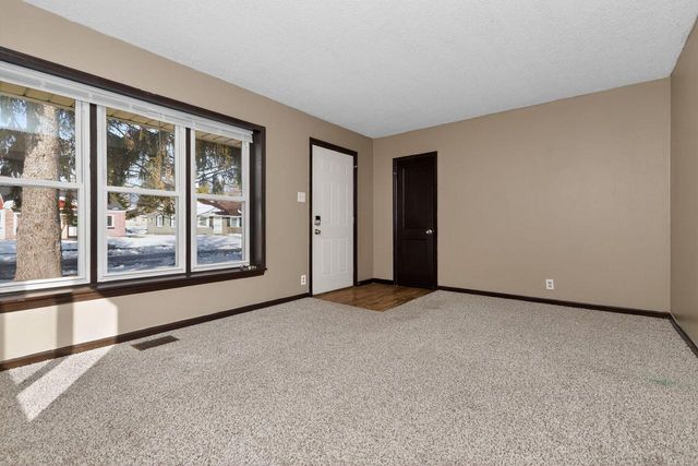 5760 N 32nd STREET, Milwaukee, WI 53209