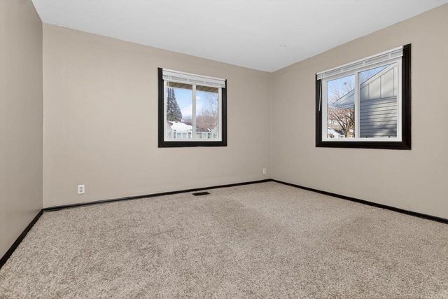 5760 N 32nd STREET, Milwaukee, WI 53209