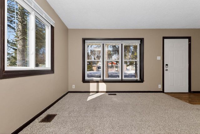 5760 N 32nd STREET, Milwaukee, WI 53209