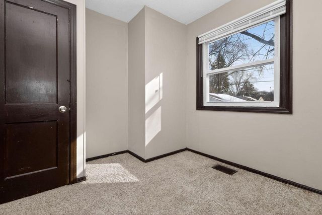 5760 N 32nd STREET, Milwaukee, WI 53209