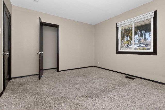 5760 N 32nd STREET, Milwaukee, WI 53209