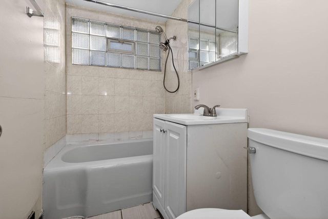 5760 N 32nd STREET, Milwaukee, WI 53209