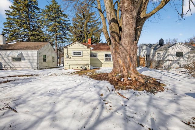 5760 N 32nd STREET, Milwaukee, WI 53209