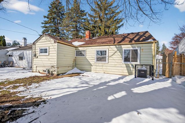 5760 N 32nd STREET, Milwaukee, WI 53209