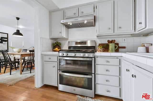 4241 Colfax Avenue J, Los Angeles, CA 91604