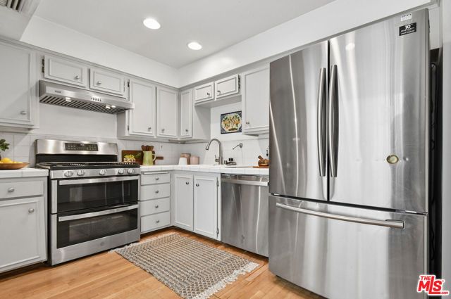 4241 Colfax Avenue J, Los Angeles, CA 91604
