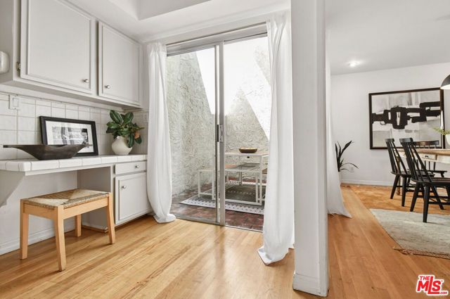 4241 Colfax Avenue J, Los Angeles, CA 91604