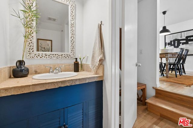 4241 Colfax Avenue J, Los Angeles, CA 91604