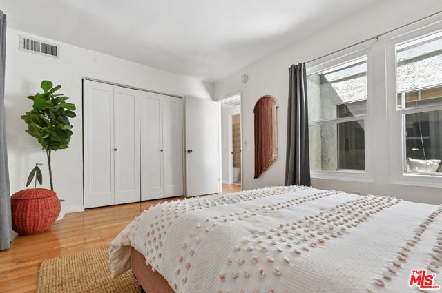 4241 Colfax Avenue J, Los Angeles, CA 91604