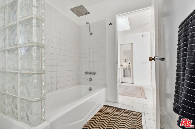 4241 Colfax Avenue J, Los Angeles, CA 91604