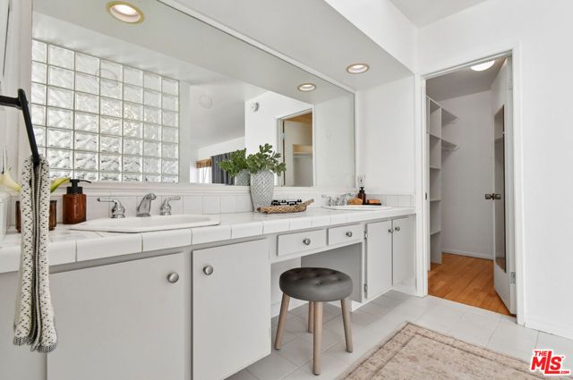 4241 Colfax Avenue J, Los Angeles, CA 91604