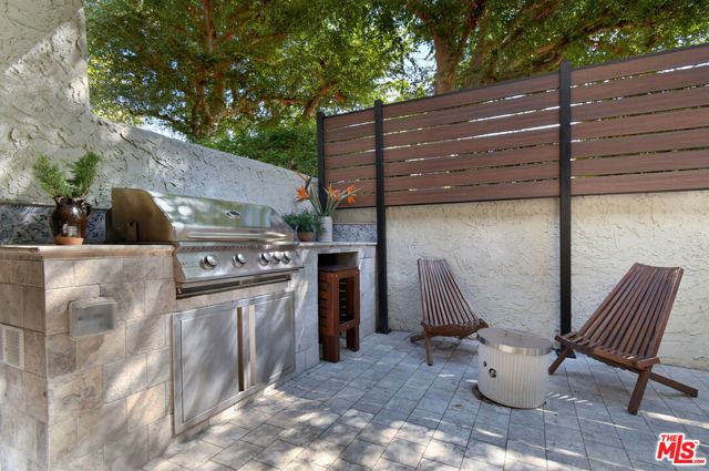4241 Colfax Avenue J, Los Angeles, CA 91604