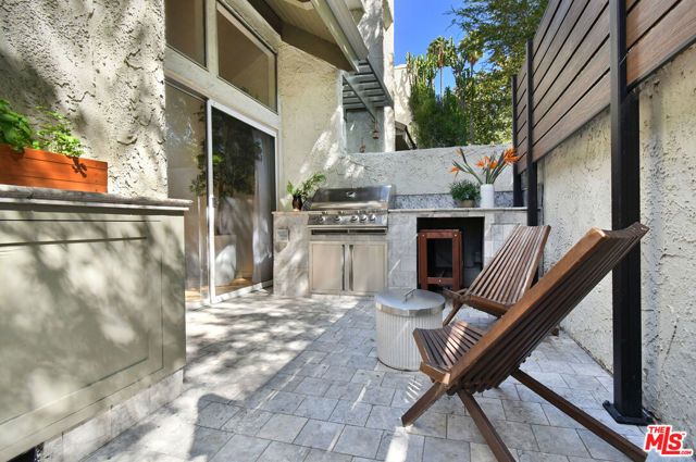 4241 Colfax Avenue J, Los Angeles, CA 91604
