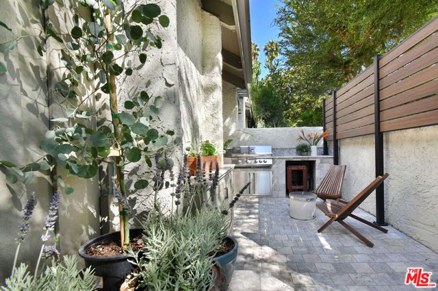 4241 Colfax Avenue J, Los Angeles, CA 91604