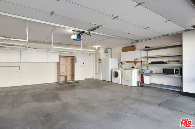 4241 Colfax Avenue J, Los Angeles, CA 91604