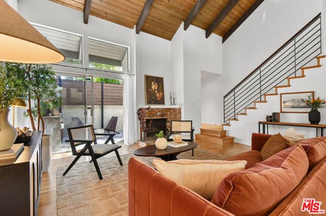 4241 Colfax Avenue J, Los Angeles, CA 91604