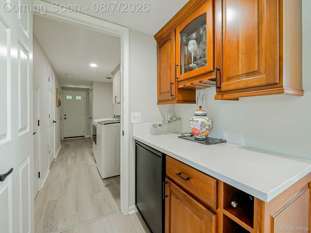 4977 Wavewood Drive, Commerce Charter Township, MI 48382
