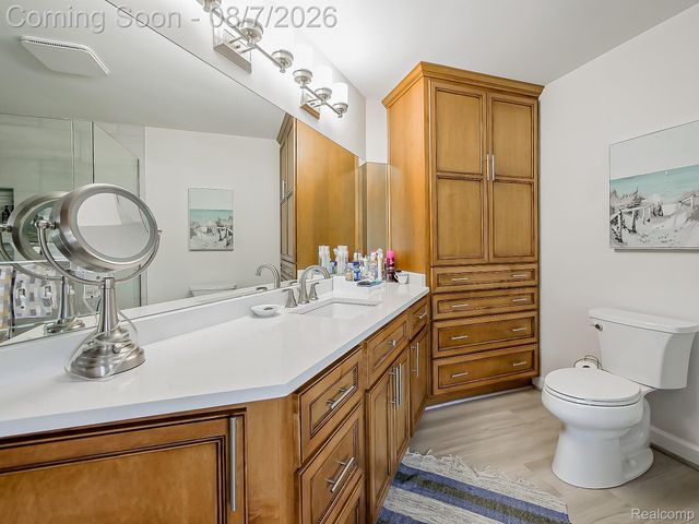 4977 Wavewood Drive, Commerce Charter Township, MI 48382